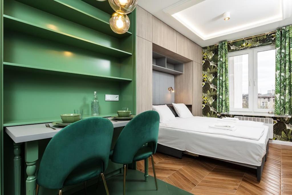 Verdant Oasis - Old Town Studio - By Upstairs คราคูฟ ภายนอก รูปภาพ